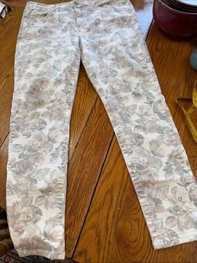 Seven 7 Tummyless High Rise Skinny jeans.  Floral print. Size 16.